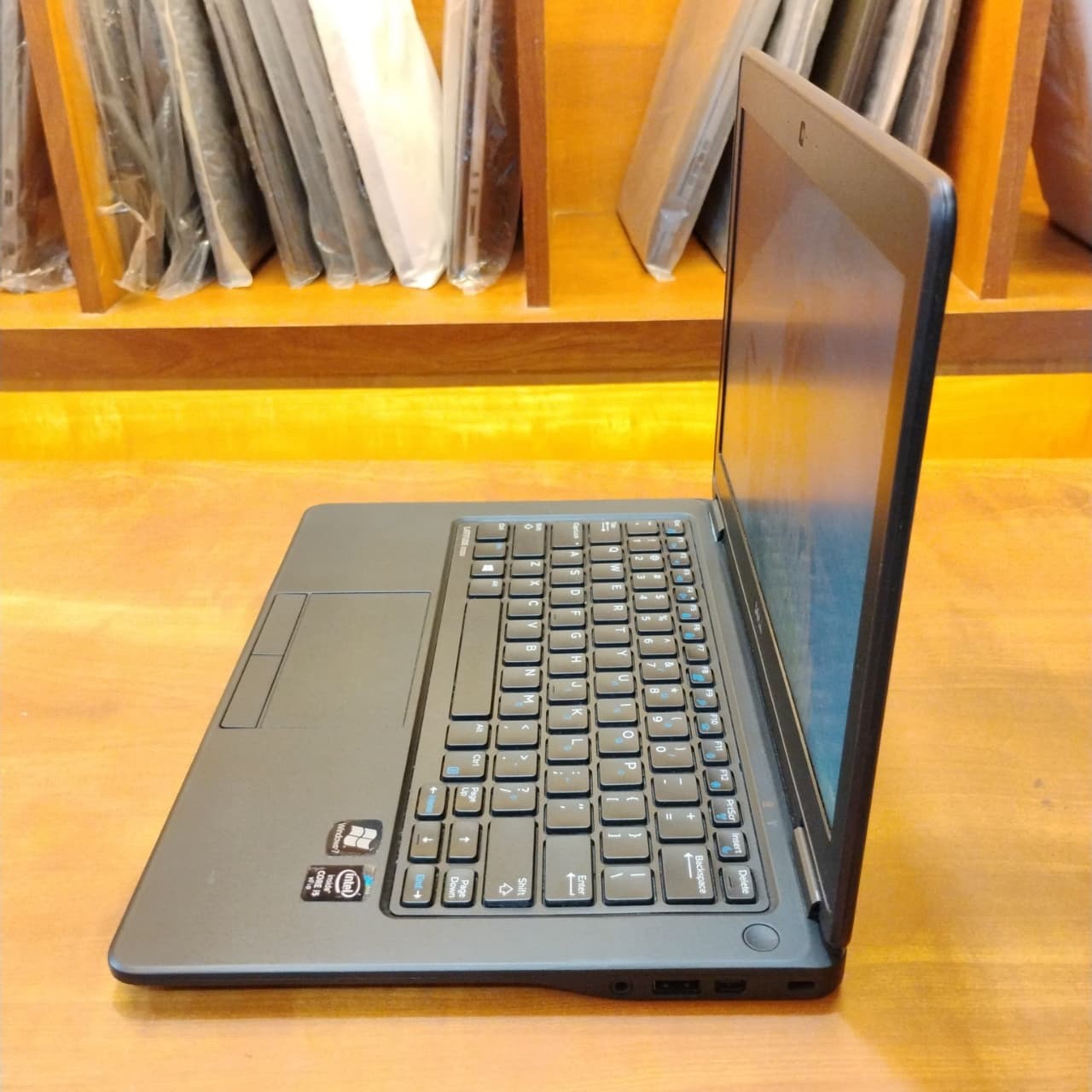 AT6359 Dell 7250 - Core I5- 8gb/256ssd